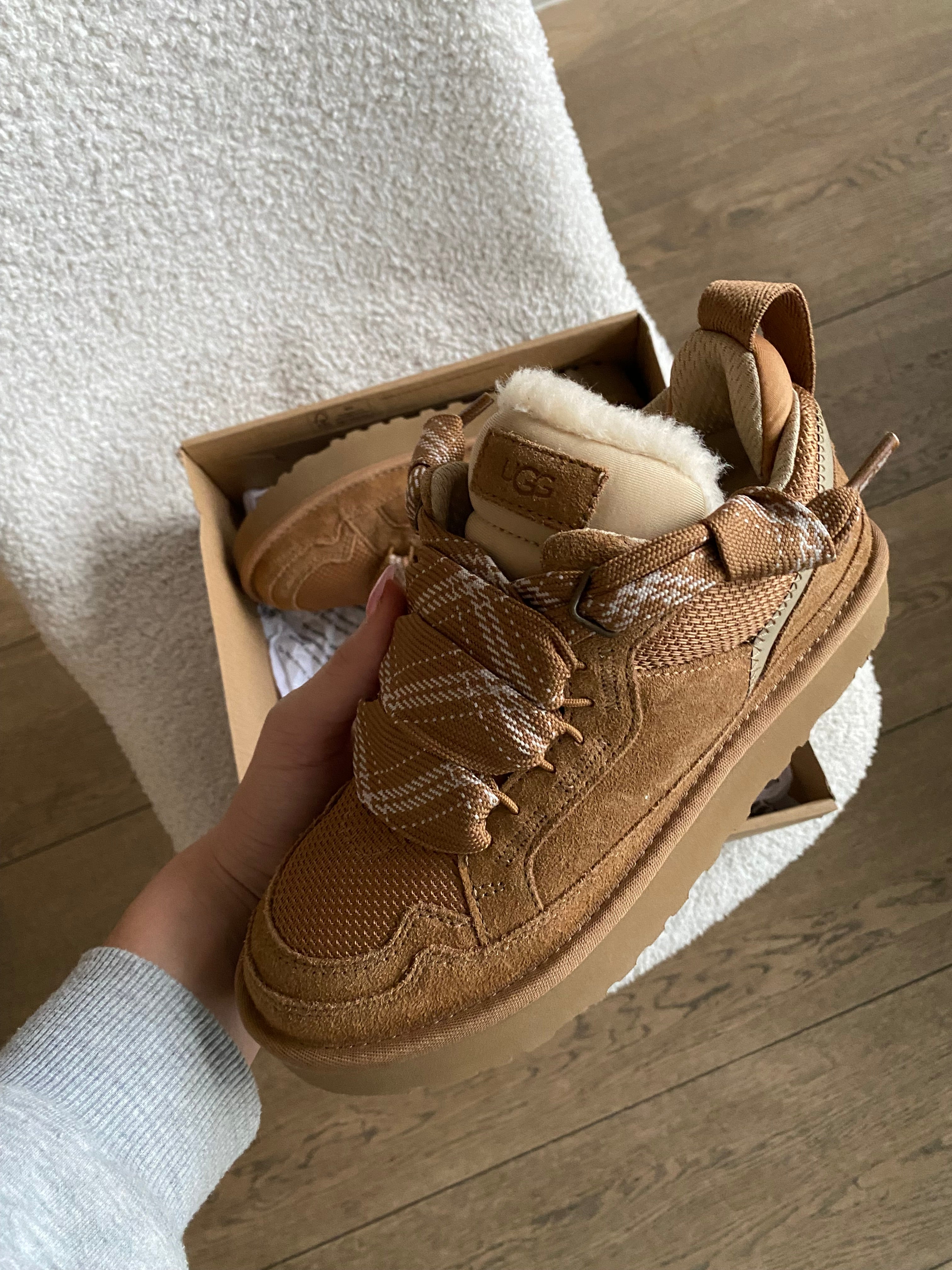 UGG Lowmel 'Sand' (W)